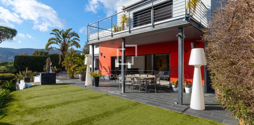 Villa de 5 dormitorios en venta en Cabrils, Barcelona, Cataluña, Spain № 6506