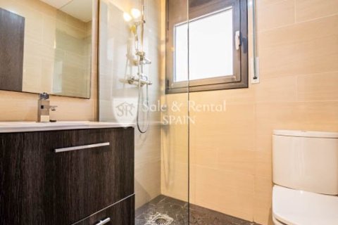 Сasa de 4 dormitorios en venta en Lloret de Mar, Gerona, Cataluña, Spain № 6677 - foto 20