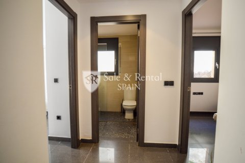 Сasa de 4 dormitorios en venta en Lloret de Mar, Gerona, Cataluña, Spain № 6677 - foto 19