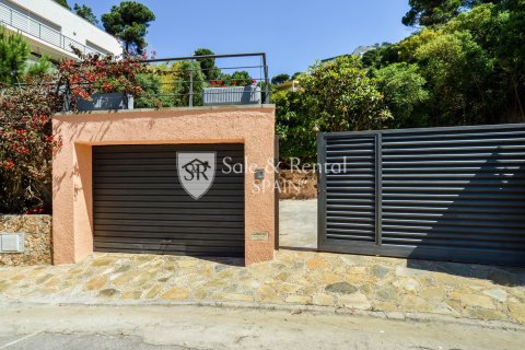 Сasa de 4 dormitorios en venta en Lloret de Mar, Gerona, Cataluña, Spain № 6677 - foto 27