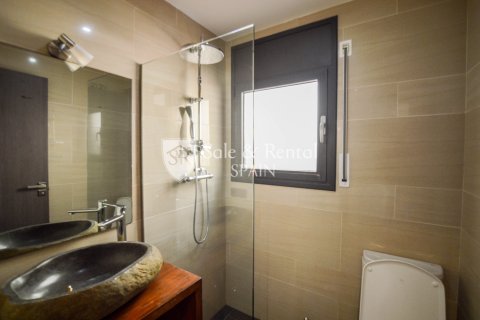 Сasa de 4 dormitorios en venta en Lloret de Mar, Gerona, Cataluña, Spain № 6677 - foto 14