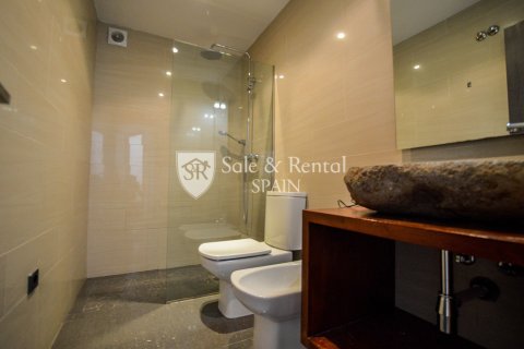 Сasa de 4 dormitorios en venta en Lloret de Mar, Gerona, Cataluña, Spain № 6677 - foto 13