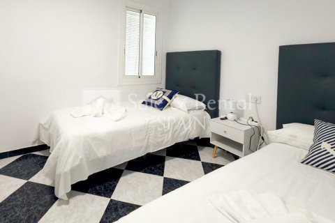 Сasa de 4 dormitorios en venta en Blanes, Gerona, Cataluña, Spain № 6679 - foto 14