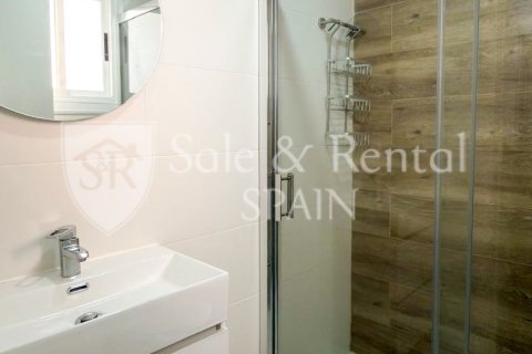 Сasa de 4 dormitorios en venta en Blanes, Gerona, Cataluña, Spain № 6679 - foto 22