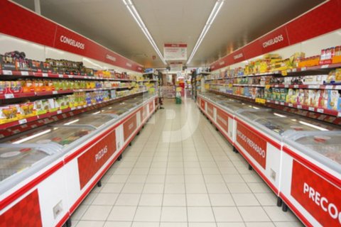 Tienda al por menor de 1304 m² en venta en Barcelona, Cataluña, Spain № 5218 - foto 2