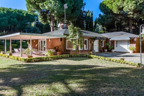 Villa de 14 dormitorios en venta en Sant Andreu de Llavaneres, Barcelona, Cataluña, Spain № 3808 - foto 8