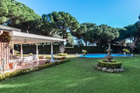 Villa de 14 dormitorios en venta en Sant Andreu de Llavaneres, Barcelona, Cataluña, Spain № 3808 - foto 4