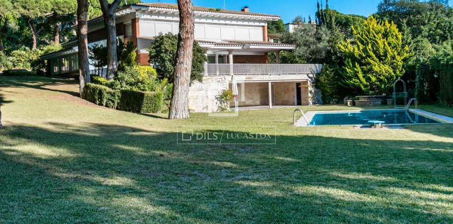 Villa de 14 dormitorios en venta en Sant Andreu de Llavaneres, Barcelona, Cataluña, Spain № 3808