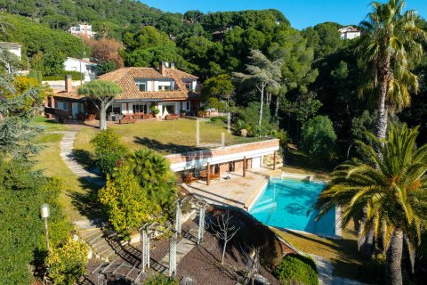Villa de 5 dormitorios en venta en Premia De Dalt, Barcelona, Cataluña, Spain № 3805