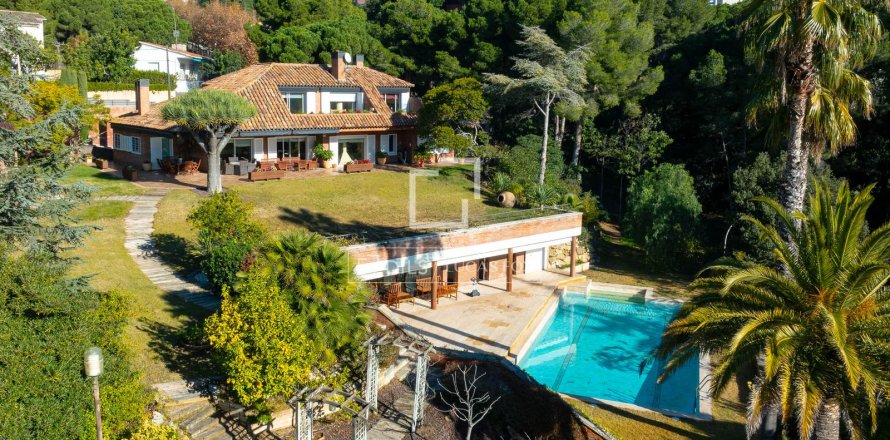 5 bedrooms villa for sale in Premia De Dalt, Barcelona, Catalonia, Spain № 3805