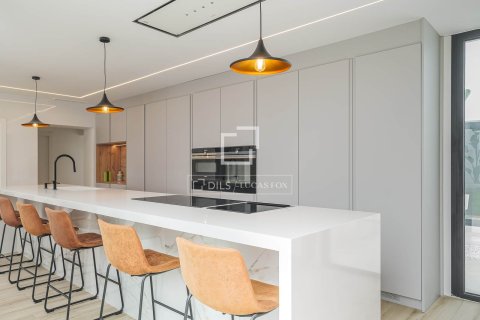 Villa de 8 dormitorios en venta en Sant Andreu de Llavaneres, Barcelona, Cataluña, Spain № 3806 - foto 11