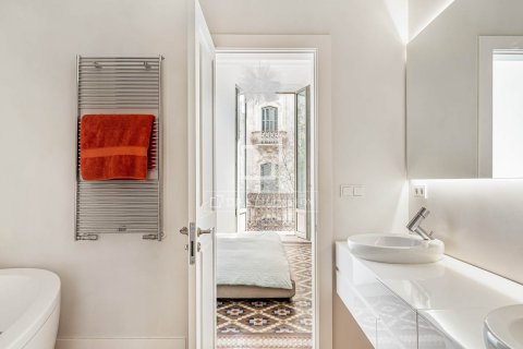 Apartamento de 5 dormitorios en venta en Barcelona, Cataluña, Spain № 3804 - foto 23