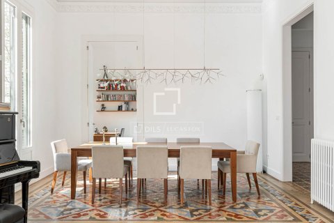 Apartamento de 5 dormitorios en venta en Barcelona, Cataluña, Spain № 3804 - foto 8