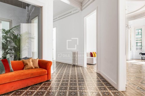 Apartamento de 5 dormitorios en venta en Barcelona, Cataluña, Spain № 3804 - foto 13