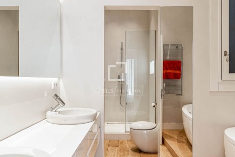 Apartamento de 5 dormitorios en venta en Barcelona, Cataluña, Spain № 3804 - foto 22