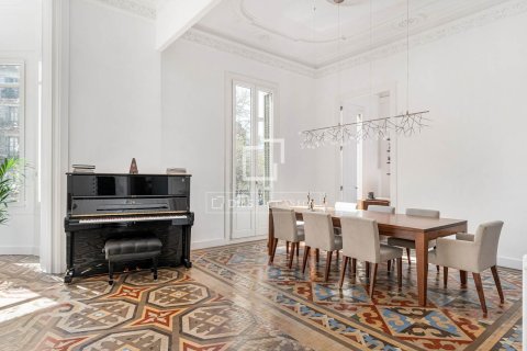 Apartamento de 5 dormitorios en venta en Barcelona, Cataluña, Spain № 3804 - foto 7