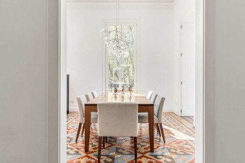 Apartamento de 5 dormitorios en venta en Barcelona, Cataluña, Spain № 3804 - foto 9