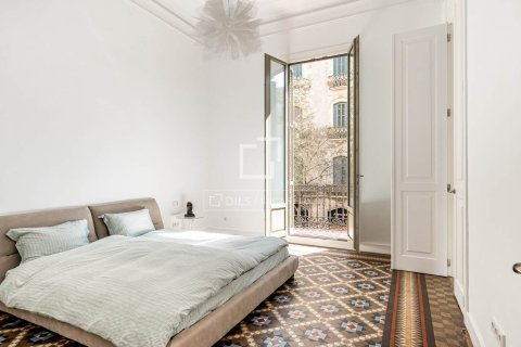Apartamento de 5 dormitorios en venta en Barcelona, Cataluña, Spain № 3804 - foto 5
