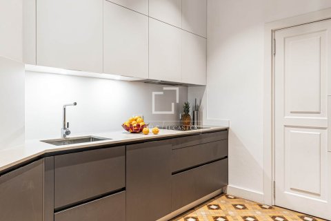 Apartamento de 5 dormitorios en venta en Barcelona, Cataluña, Spain № 3804 - foto 17
