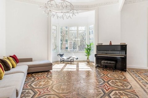 Apartamento de 5 dormitorios en venta en Barcelona, Cataluña, Spain № 3804