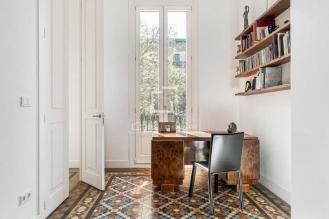 Apartamento de 5 dormitorios en venta en Barcelona, Cataluña, Spain № 3804 - foto 28