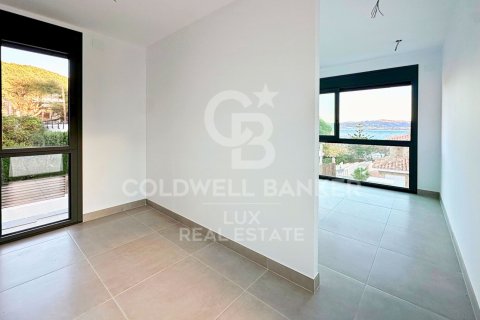 5 bedrooms villa for sale in Llanca, Girona, Catalonia, Spain № 5952 - photo 11