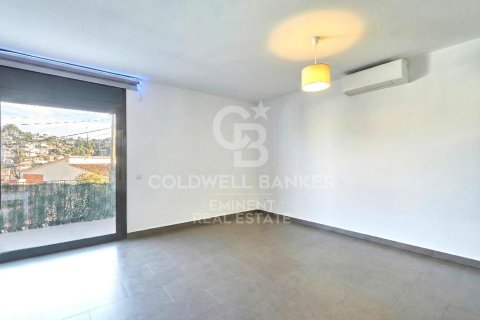 Dúplex de 4 dormitorios en venta en Vallirana, Barcelona, Cataluña, Spain № 5362 - foto 8