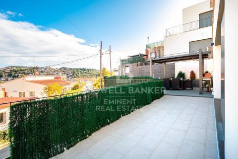 Dúplex de 4 dormitorios en venta en Vallirana, Barcelona, Cataluña, Spain № 5362 - foto 9