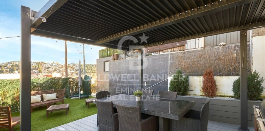 Dúplex de 4 dormitorios en venta en Vallirana, Barcelona, Cataluña, Spain № 5362