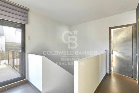 Dúplex de 4 dormitorios en venta en Vallirana, Barcelona, Cataluña, Spain № 5362 - foto 15
