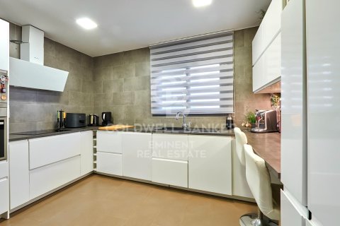 Dúplex de 4 dormitorios en venta en Vallirana, Barcelona, Cataluña, Spain № 5362 - foto 13