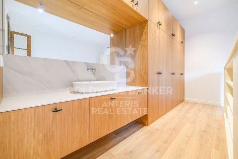 Ático de 3 dormitorios en venta en Barcelona, Cataluña, Spain № 5363 - foto 10