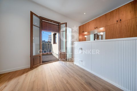 Ático de 3 dormitorios en venta en Barcelona, Cataluña, Spain № 5363 - foto 12