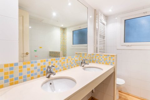 4 bedrooms apartment for sale in Barcelona, Catalonia, Spain № 1481 - photo 17