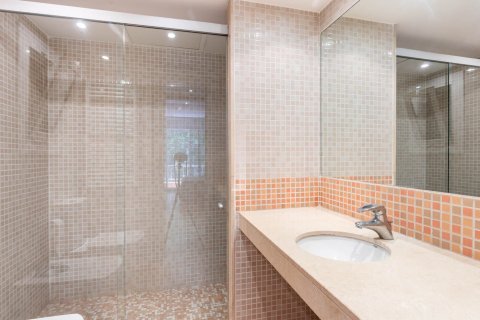 4 bedrooms apartment for sale in Barcelona, Catalonia, Spain № 1481 - photo 13