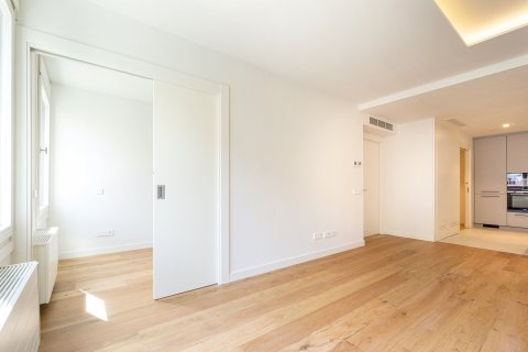 apartment for sale in Barcelona, Catalonia, Spain № 1484 - photo 14
