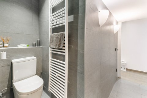 Apartamento de 7 dormitorios en venta en Barcelona, Cataluña, Spain № 1482 - foto 15