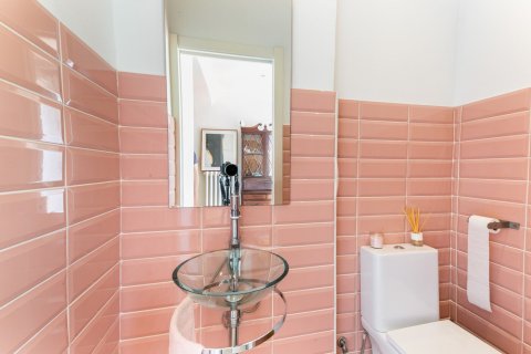 Apartamento de 7 dormitorios en venta en Barcelona, Cataluña, Spain № 1482 - foto 24
