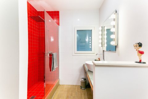 Apartamento de 7 dormitorios en venta en Barcelona, Cataluña, Spain № 1482 - foto 23
