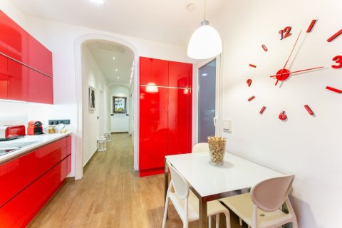 Apartamento de 7 dormitorios en venta en Barcelona, Cataluña, Spain № 1482 - foto 11