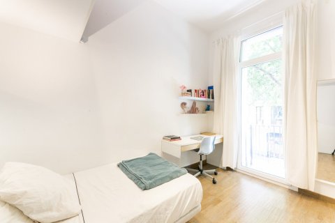 Apartamento de 7 dormitorios en venta en Barcelona, Cataluña, Spain № 1482 - foto 12
