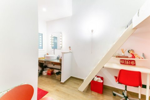Apartamento de 7 dormitorios en venta en Barcelona, Cataluña, Spain № 1482 - foto 22
