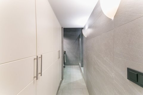 Apartamento de 7 dormitorios en venta en Barcelona, Cataluña, Spain № 1482 - foto 16