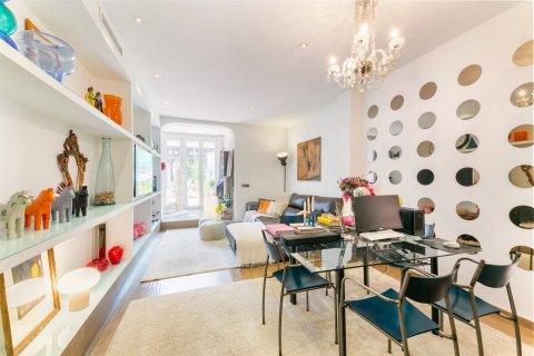 Apartamento de 7 dormitorios en venta en Barcelona, Cataluña, Spain № 1482 - foto 7
