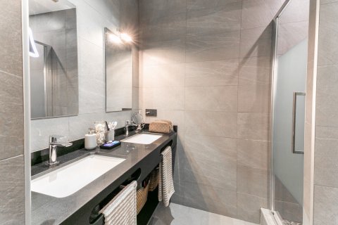 Apartamento de 7 dormitorios en venta en Barcelona, Cataluña, Spain № 1482 - foto 14