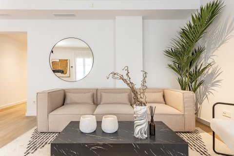 Apartamento de 3 dormitorios en venta en Barcelona, Cataluña, Spain № 1480 - foto 7