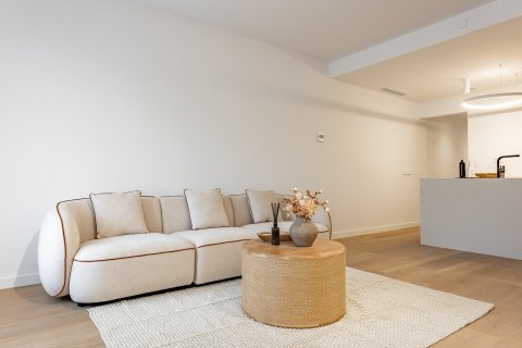 Apartamento de 3 dormitorios en venta en Barcelona, Cataluña, Spain № 1480 - foto 20