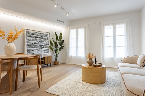Apartamento de 3 dormitorios en venta en Barcelona, Cataluña, Spain № 1480 - foto 18