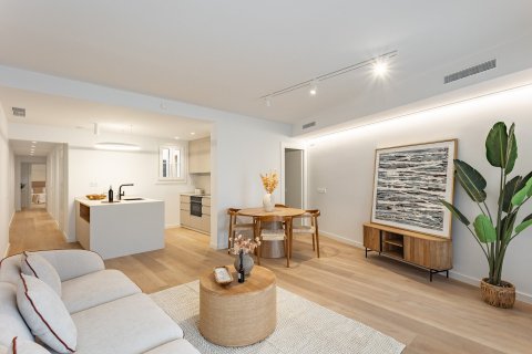 Apartamento de 3 dormitorios en venta en Barcelona, Cataluña, Spain № 1480 - foto 15
