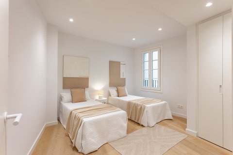 Apartamento de 3 dormitorios en venta en Barcelona, Cataluña, Spain № 1480 - foto 8